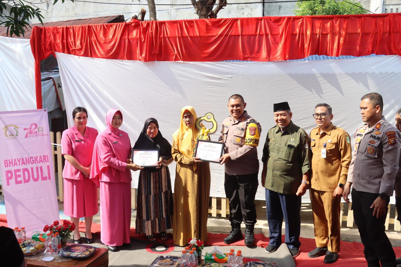 Polres Dumai Peresmian Serta Penyerahan Kunci Bedah Milik Keluarga Tati Sumiati