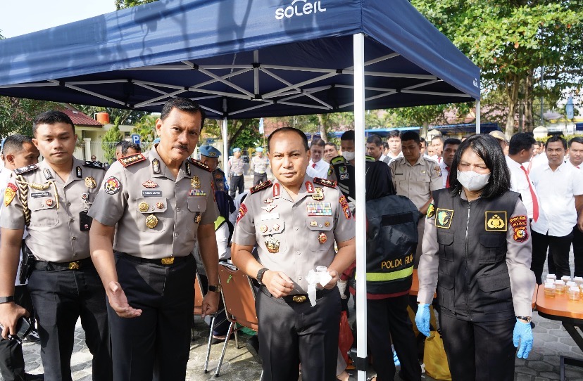 Seluruh Personel Polda Riau dan Polres hingga Polsek Jajaran Secara Serentak Melaksanakan Tes Urine