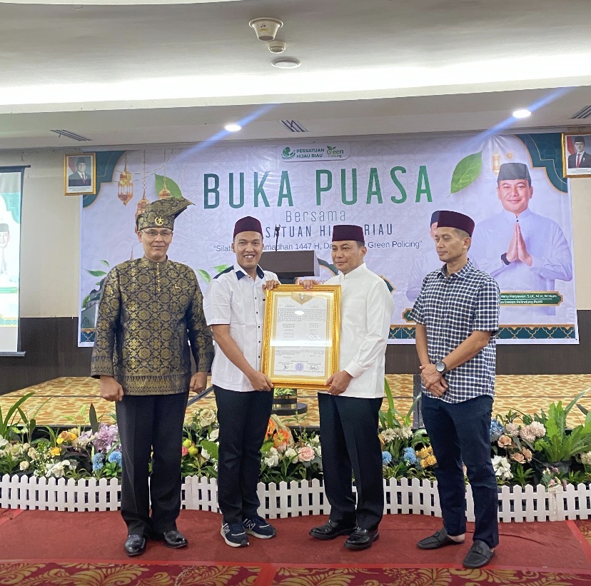 PeHR Anugerahkan Maklumat Hari Ekosistem Riau kepada Kapolda Riau