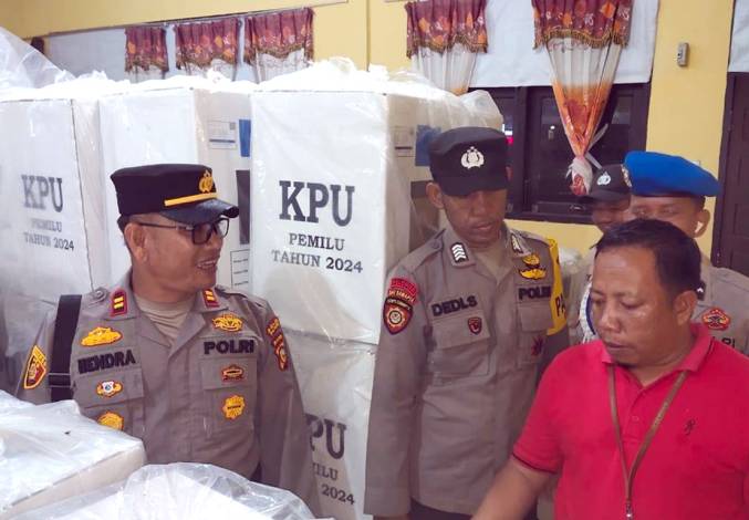 Pantau Pleno Rekapitulasi Suara, Kapolsek Teluk Meranti Pastikan Keamanan 