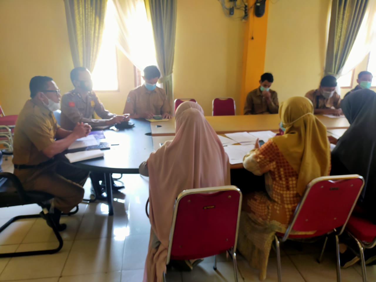 Polsek Pangkalan Lesung Bersama Upika Laksanakan Rakor Bahas Penanganan Covid-19