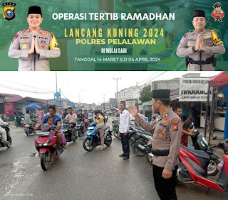 Personil Polsek Pangkalan Kerinci Patroli di Pasar Ramadhan 1445 H 