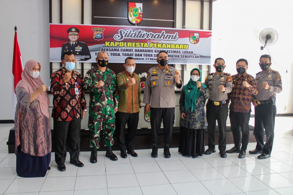 Kapolresta Pekanbaru Jalin Silaturahmi Bersama Para Tokoh Di Kec. Senapelan Kota Pekanbaru