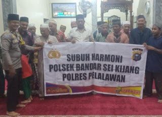 Polsek Bandar Sei Kijang Gelar Subuh Harmoni di Masjid