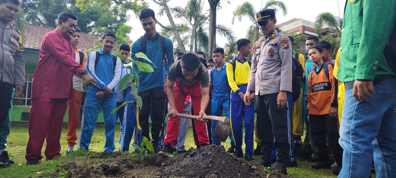 Sosialisasi Green Policing di SMKN 5 Pekanbaru Polda Riau Bangun Kesadaran Lingkungan di Kalangan Siswa