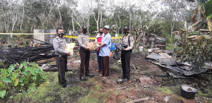 Korban Kebakaran Rumah di Desa Semukut Terima Bantuan