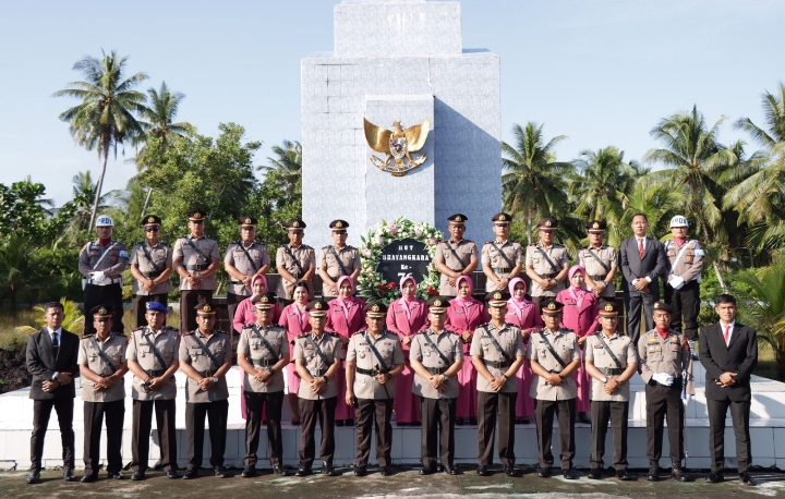 Peringati Hari Bhayangkara, Kapolres Lakukan Ziarah dan Tabur Bunga di Makam Pahlawan