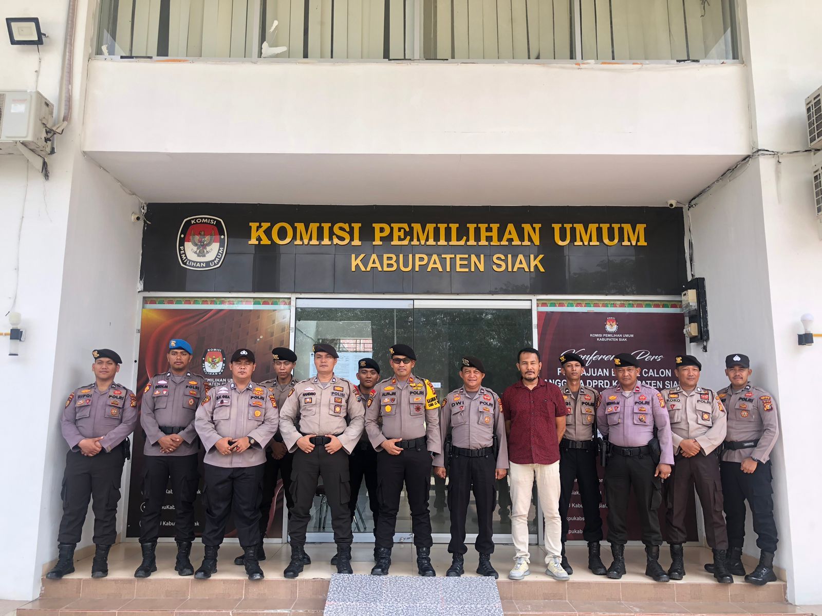 Polres Siak Terus Laksanakan Patroli Rutin Ke Kantor KPU dan Bawaslu Kabupaten Siak