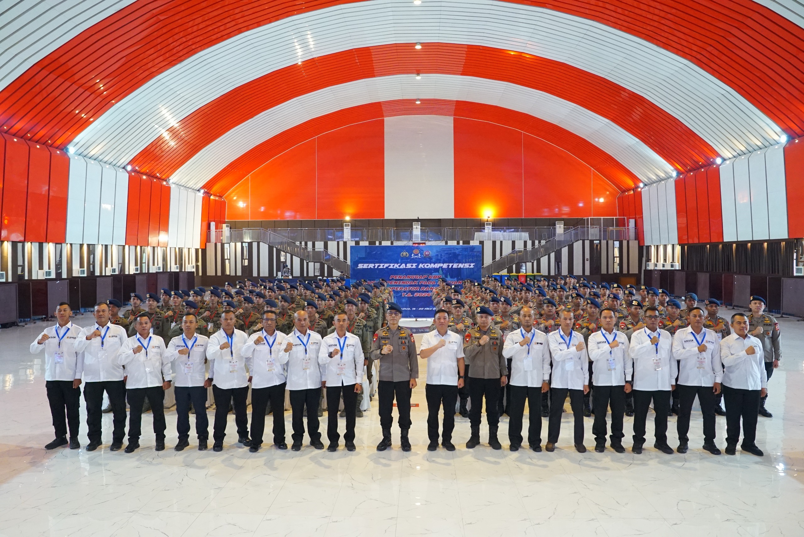 Korbrimob Polri Sertifikasi 140 Personel KBR, PHH, dan Operator APC untuk Hadapi Ancaman Modern