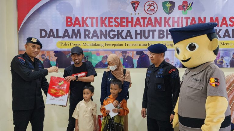 Jelang Hari Bhayangkara Ke-78, Korps Brimob Polri Gelar Khitan Massal Gratis