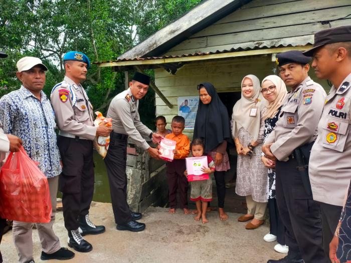 Peduli Atasi Stunting, Kapolsek Merbau Sambangi dan Bantu Dua Balita