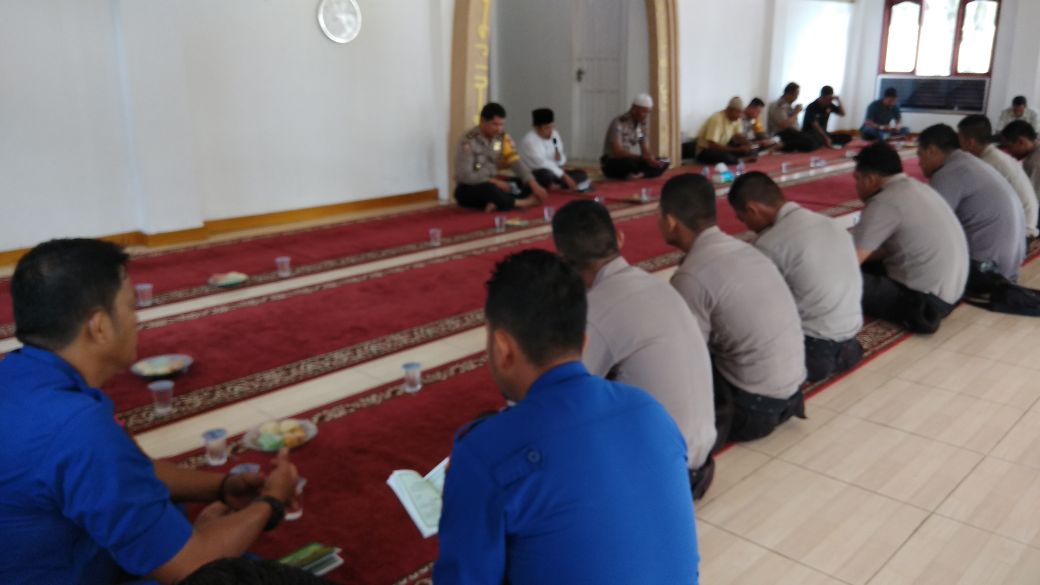 Polres Bengkalis Laksanakan Pembinaan Rohani Dan Mental di Musholla Al Hikmah Polres Bengkalis