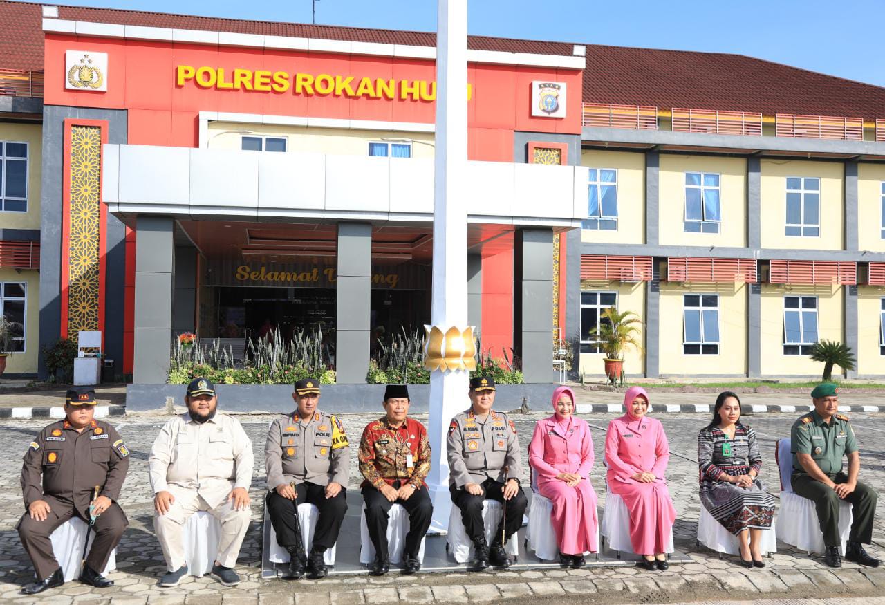 Pimpin Apel Bersama Personil Polres Rohul, Kapolda Riau, Curi Hati Masyarakat Dengan Humanis Dan Jiwa Penolong