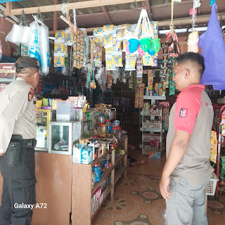 Temui Warga Saat Patroli, Personil Polsek Kerumutan Sampaikan Pesan Kamtibmas