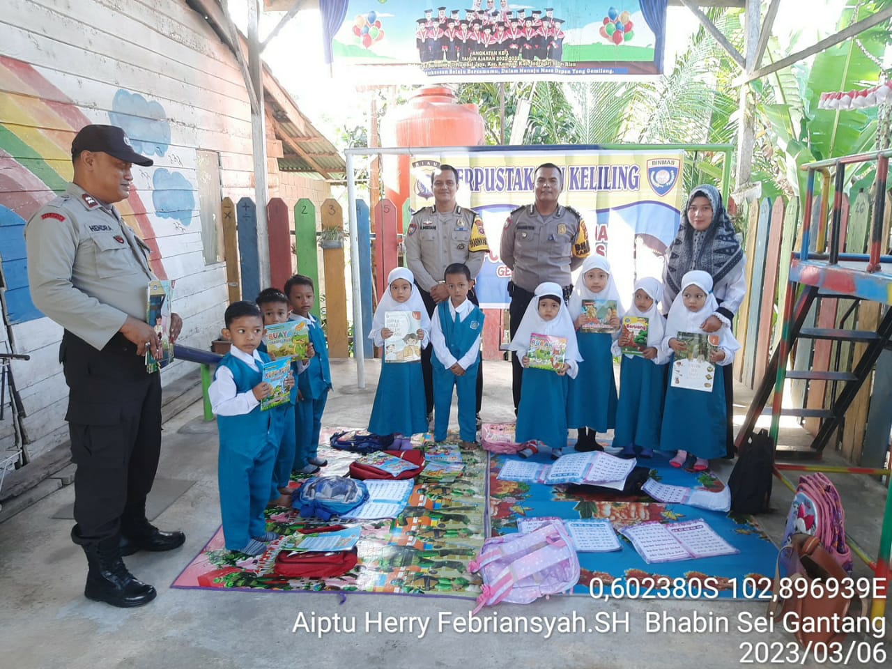 Polsek Kempas Giat Perpustakaan Keliling di PAUD Harapan Tani