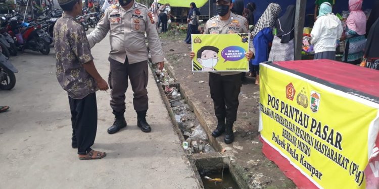 Polsek Kuala Kampar Perketat Pengawasan di Pos Pantau PPKM Pasar Teluk Dalam