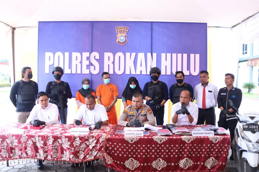 Polres Rohul Gelar Press Conference Penemuan Mayat, Tiga Orang Menjadi Tersangka