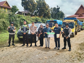 Polsek Ukui Bersama Sat Lantas Polres Pelalawan Bersinergi Amankan Pergeseran Kotak Suara Menuju KPUD 