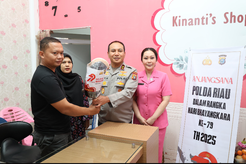 Polda Riau Gelar Anjangsana HUT Bhayangkara ke-79, Kapolda Serahkan Santunan dan Kaki Palsu kepada Personel Disabilitas
