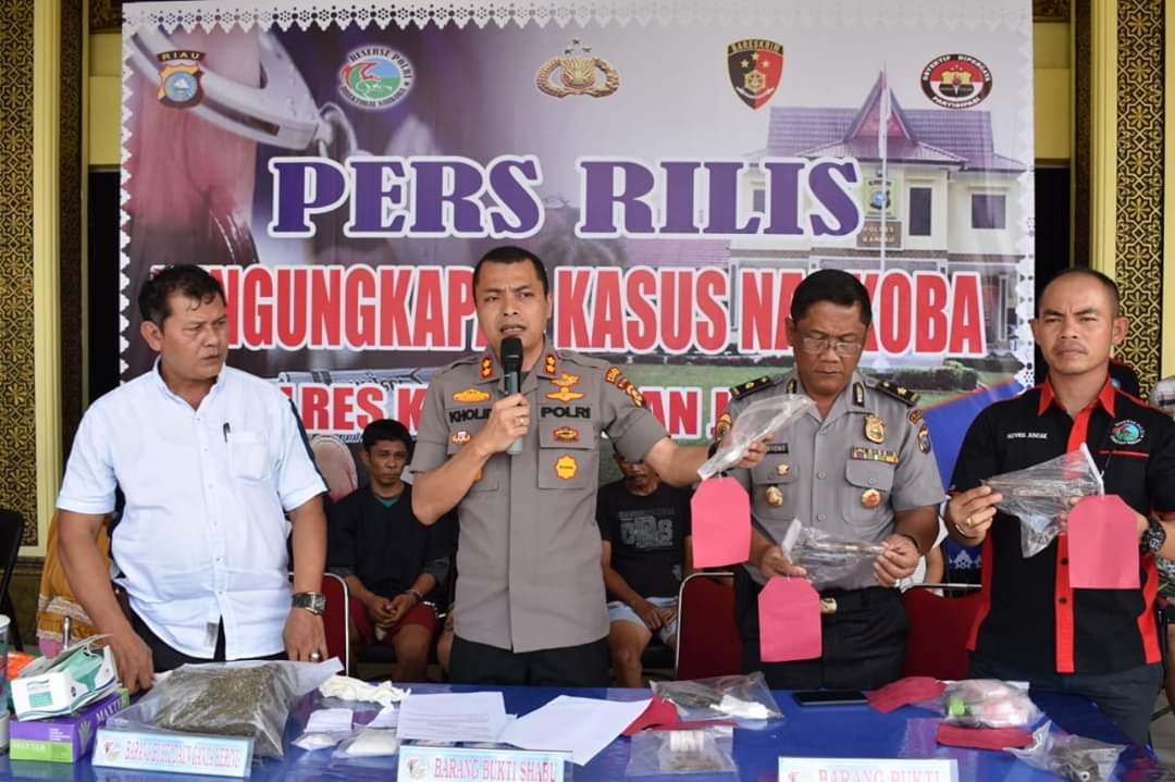 Kapolres Kampar Ekspos Ungkap Kasus Narkoba dan Kepemilikan 4 Senjata Api Rakitan