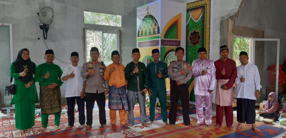 Kapolsek Kemuning Hadiri Pembukaan STQ Desa Kemuning Muda