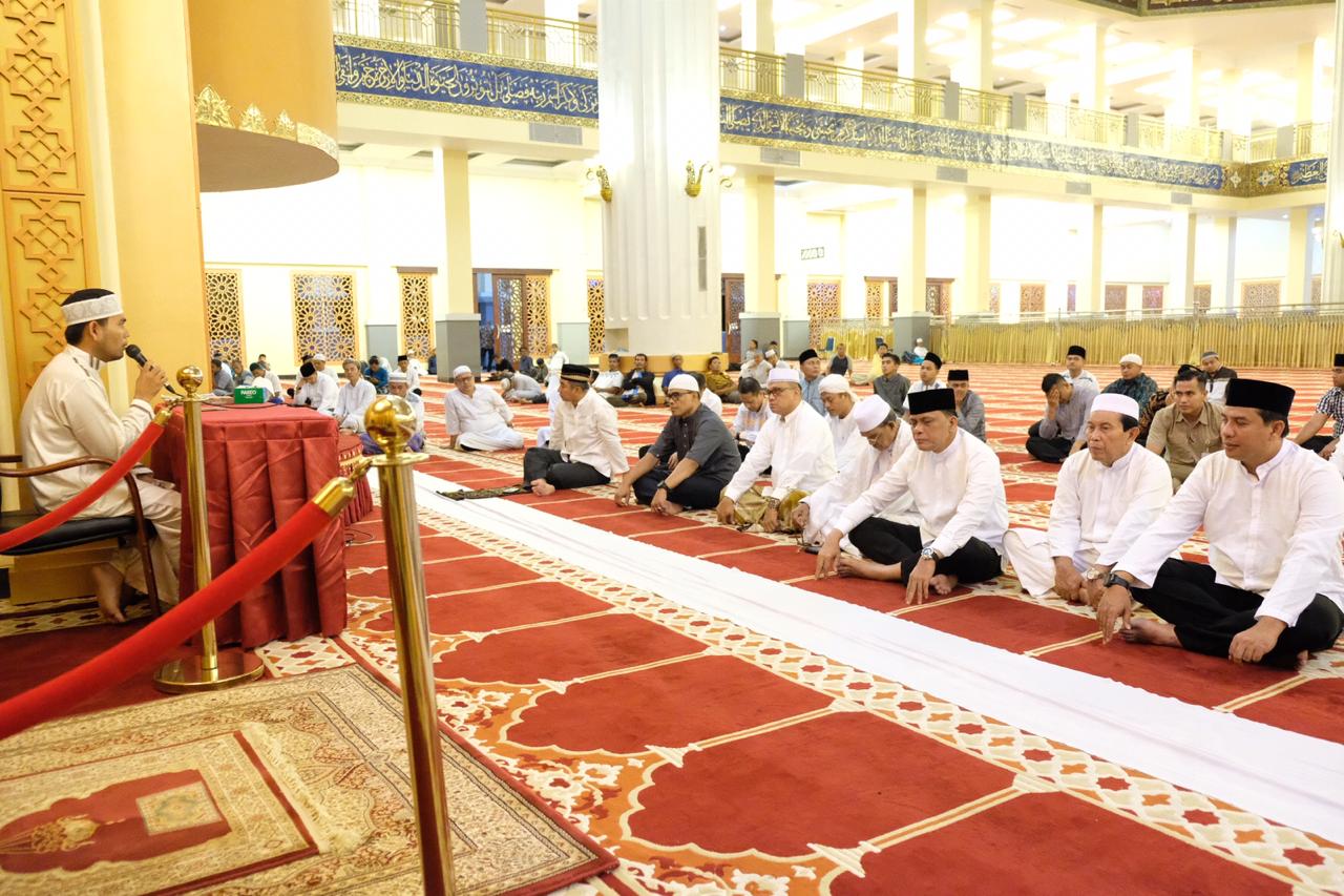 Kapolda Riau Solat Shubuh Berjamaah Bersama Bupati Rohul & Jemaah Masjid Agung Rohul