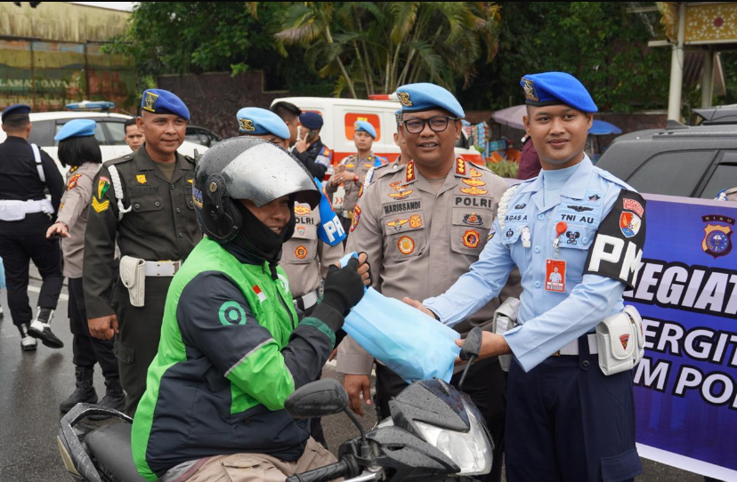 TNI-Polri di Riau Gelar Patroli dan Bakti Sosial Bersama, Wujudkan Sinergitas dan Soliditas Antar Instansi