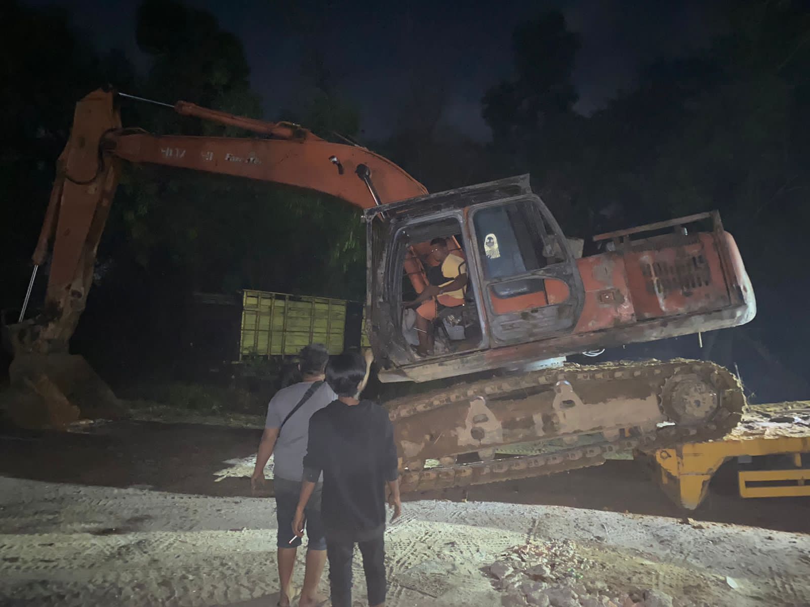 Tak Kantongi Izin, Dua Penambang Tanah Timbun Diamankan Polda Riau 
