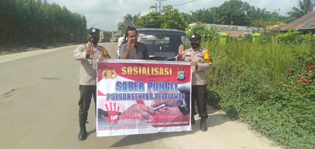 Sosialisasi Siber Pungli Kepada Masyarakat Di Lakukan Oleh Personil Polsubsektor Pelalawan