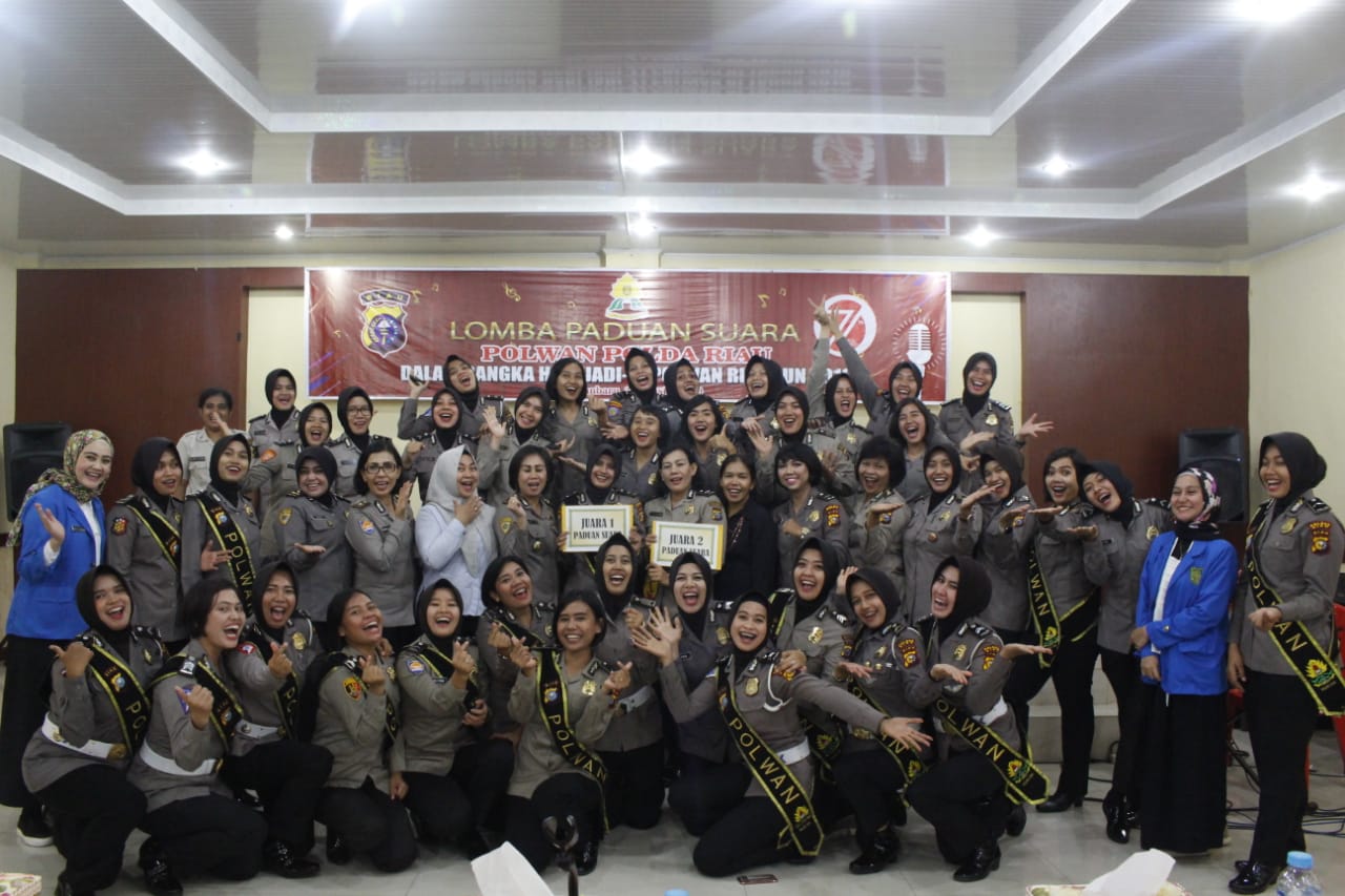 Polwan Polda Riau menyelenggarakan Lomba Paduan Suara  Dalam rangka Hari Jadi ke-71 Polwan RI Tahun 