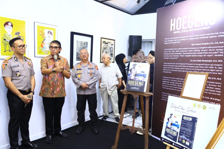 Peserta Sespimti Dikreg ke-33 Luncurkan Buku ‘Hoegeng: Moral, Etika, dan Jalan Hidup’