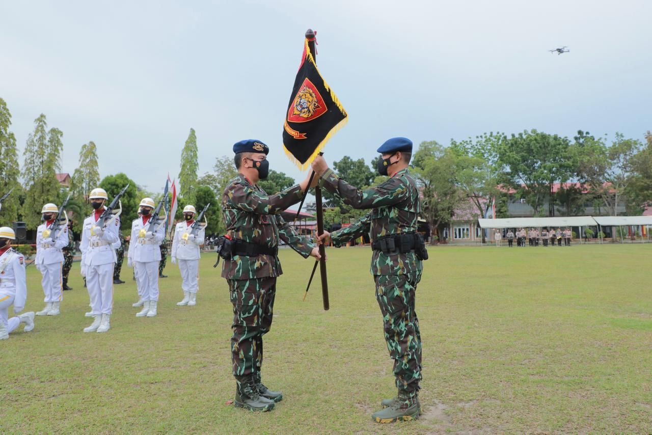 Kukuhkan Tunggul Batayon C Pelopor â€œBhara Daksa Narasingaâ€, Kapolda Irjen Iqbal : Jadikan Sebagai Kebanggaan Prajurit