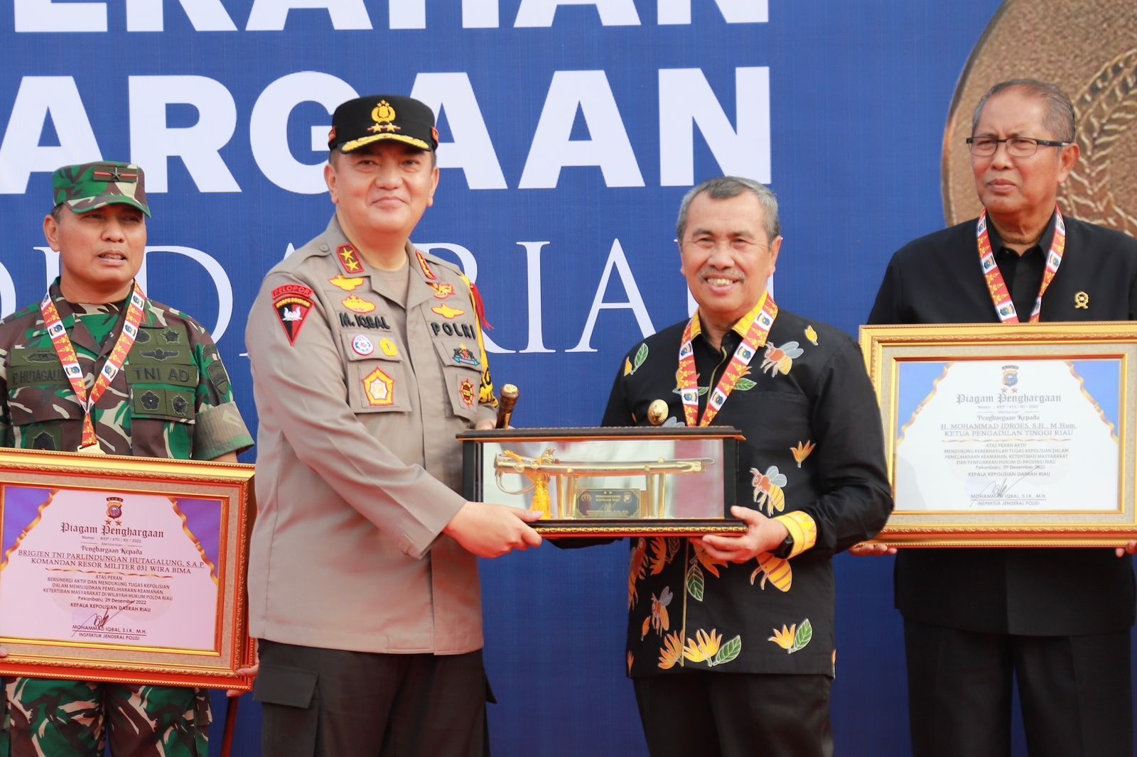 Berikan Penghargaan Forkopimda dan Elemen Masyarakat, Kapolda Riau Sebut Keberhasilan Berkat Kerjasama dan Kolaborasi