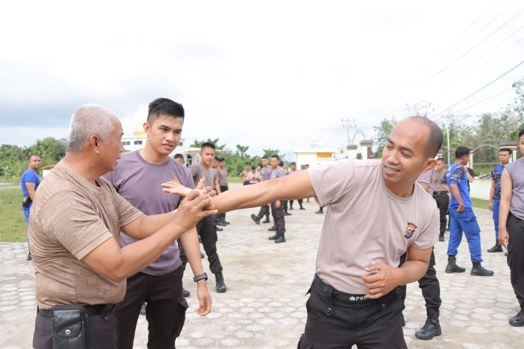 Asah Kemampuan Personel dalam Bertugas, Polres Meranti Gelar Rutinitas Latihan Beladiri Polri