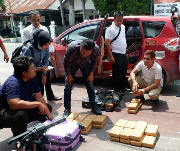 Direktorat Reserse Narkoba Polda Riau Berhasil Amankan Dua Pelaku Dengan 100 Kg Ganja 