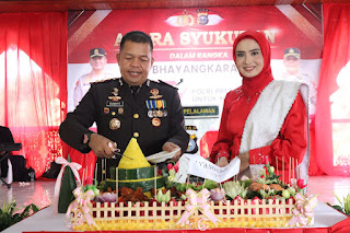 Polres Pelalawan Berikan Santunan Kepada PHL tertua dan anak yatim PHL yang Hafis Alquran.