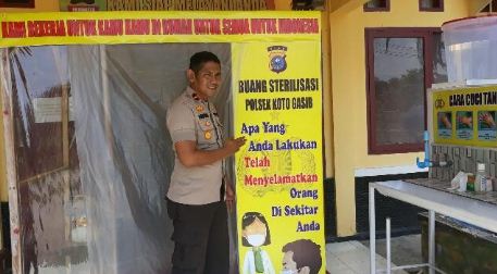 Polsek Koto Gasib Buat Ruang Sterilisasi Di Pintu Masuk Kantor