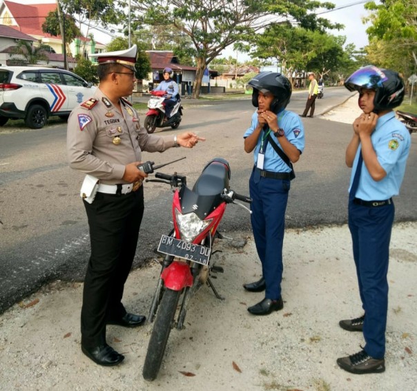 Satlantas Polres Meranti Imbau Pengendara Motor Gunakan Helm