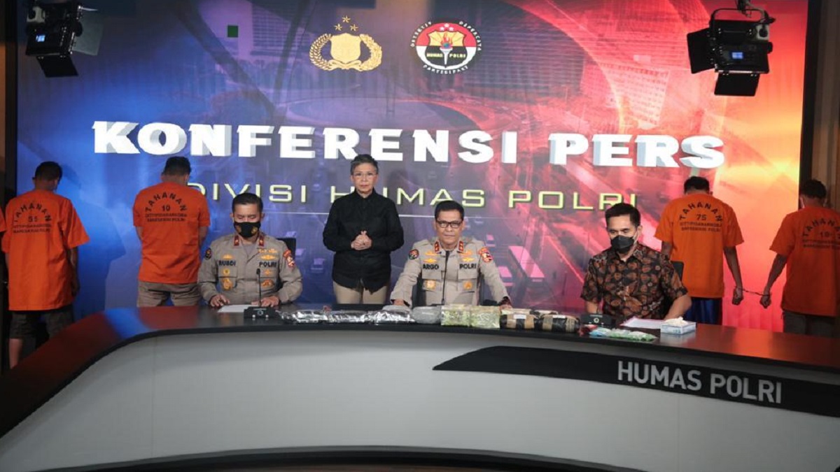 Bantu Kaum Difabel, Humas Polri Libatkan Juru Bahasa Isyarat dalam Setiap Konferensi Pers