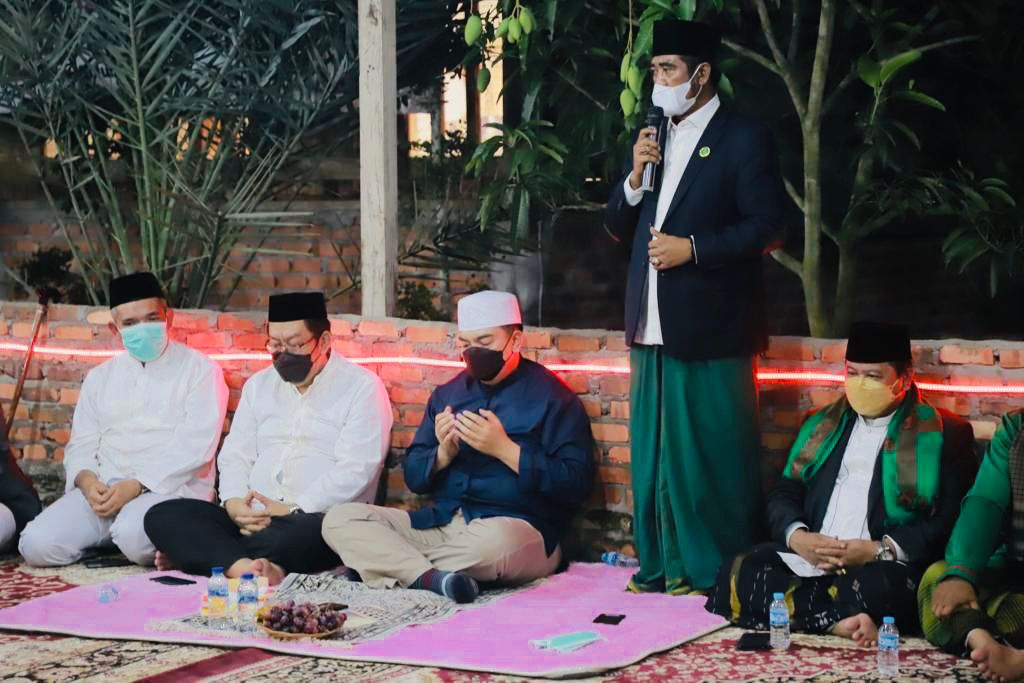 Hadiri Doa Bersama Pengurus Wilayah Nahdatul Ulama Provinsi Riau Bersama Kyai Dan 500 Anak Yatim, Kapolda Riau Serahkan Santunan