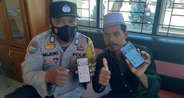 Bhabinkamtibmas Sosialisasikan Penggunaan Aplikasi SIBONO di Wilkum Polsek Kerumutan