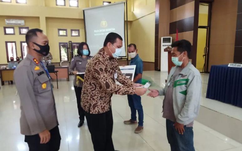 Dampak Covid-19, 114 Supir Terima Bantuan dari Polres Rohil