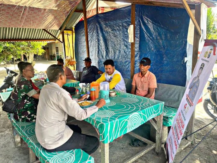 Polsek Kerumutan Patroli Dialogis Bersama TNI, Ciptakan Pilkada Sejuk dan Damai 