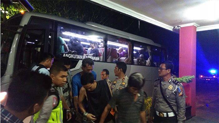 Warga Antusias Ikut Bantu Polisi Cari Napi Rutan Siak Riau yang Lepas, Sisir Hutan dan Semak