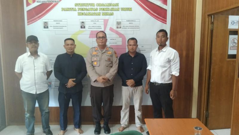 Kini giliran Polsek Minas sambangi Panwascam dan PPK Kecamatan Minas jaga kondusifitas pemilu 2024