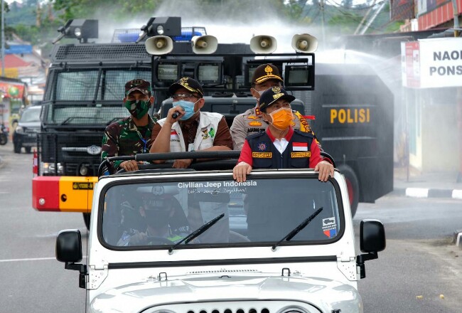 Awali Pelaksanaan PSBB, Kabupaten Kampar Lakukan Penyemprotan Desinfektan Serentak