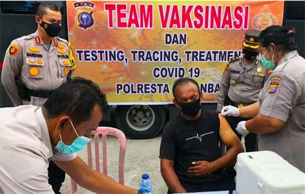 Kapolda Riau Tinjau Vaksinasi Masyarakat Indragiri Hulu