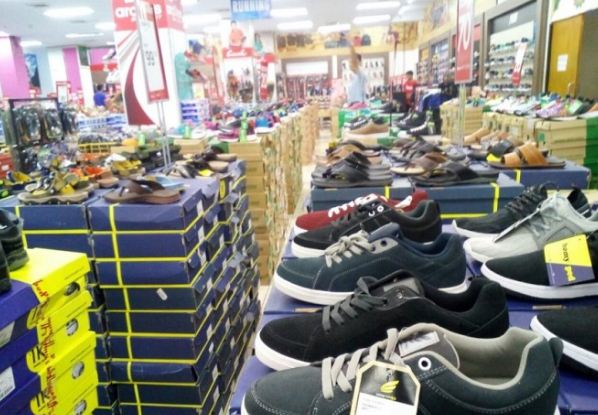 Tim Gabungan Lakukan Pendisiplinan di Mal untuk Memastikan Protokol Kesehatan Dijalankan