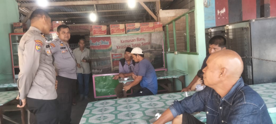 Sat Binmas Polres Pelalawan Beri Penyuluhan pada Pedagang di Pasar Tradisional 