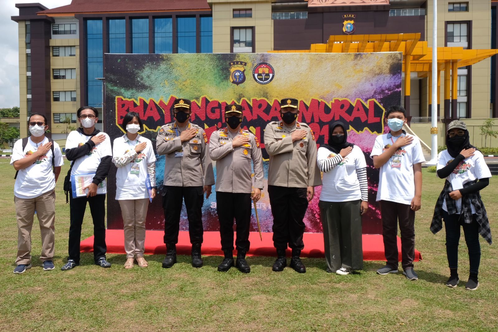 28 Tim Semarakkan Gelaran Bhayangkara Mural Festival 2021 Polda Riau.